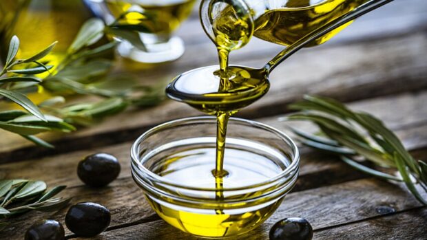 Un démaquillant naturel à l’huile d’olive et l’huile essentiel de lavande vraie